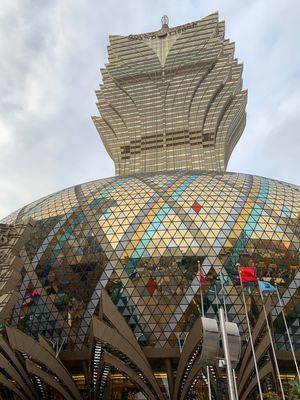 マカオはいろんなカジノがあり掛け金の幅も全然違います。

ギラッギラした場...