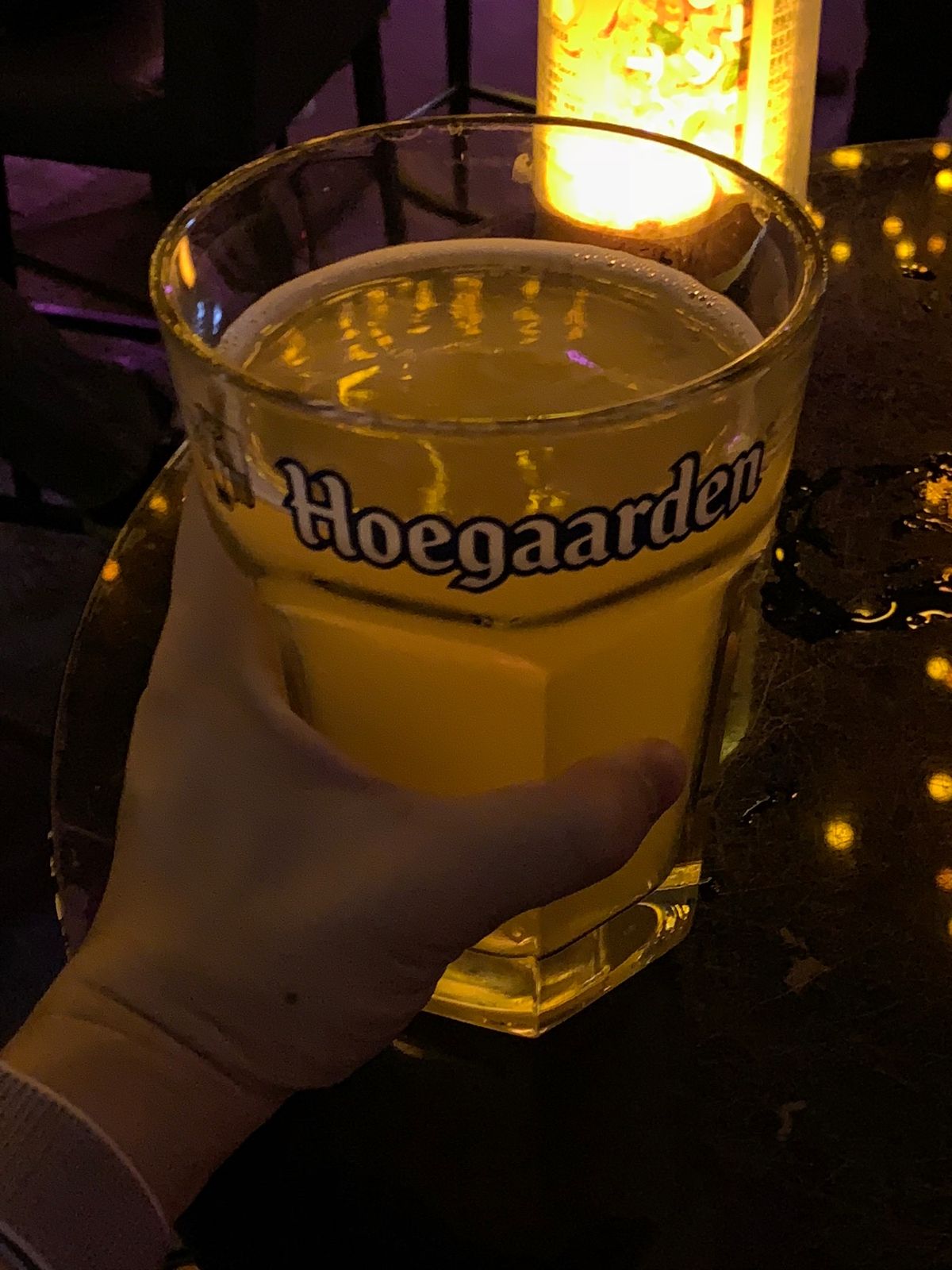 この区画にバーが立ち並ぶエリアがある

ここは中国なのかな？

というくら...