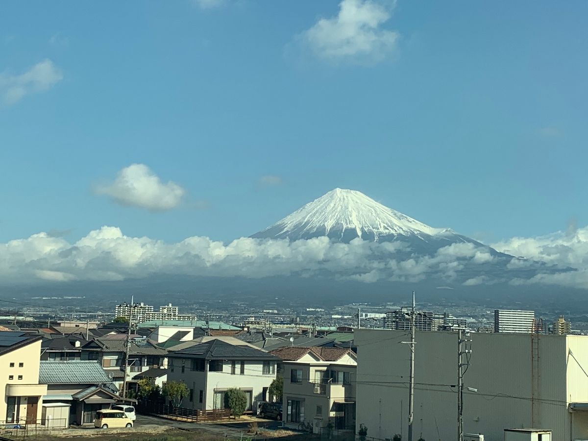 新幹線から富士山がよく見えた！
それだけでテンション上がります。
品川から...