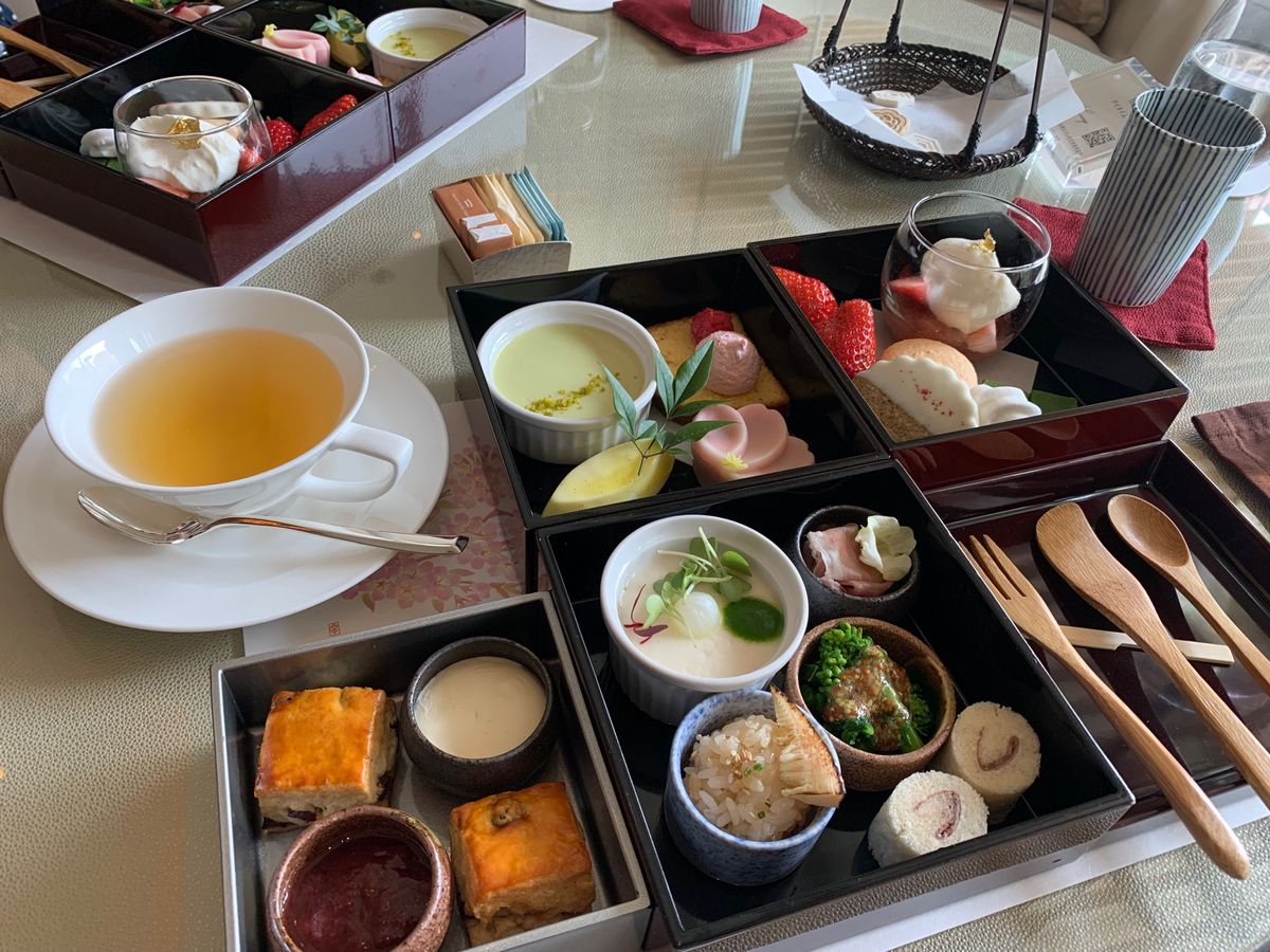 最後のお楽しみは、
パレスホテル東京のアフタヌーンティー
2時間半フリーフ...