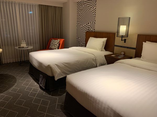 日本・大阪府「ホテル録　　　コートヤード・パイ・マリオット 新大阪」の写真：ラウンジ充実
ベネフィットの朝食は一階で...