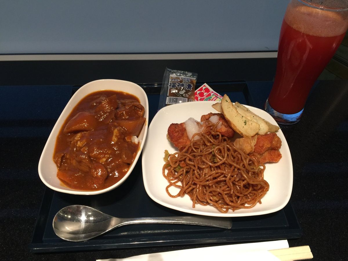 ANAラウンジでカレー