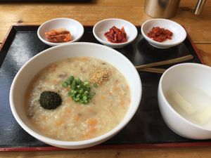 韓国グルメ
焼肉、サムギョプサル、参鶏湯、タッカルビ、お粥