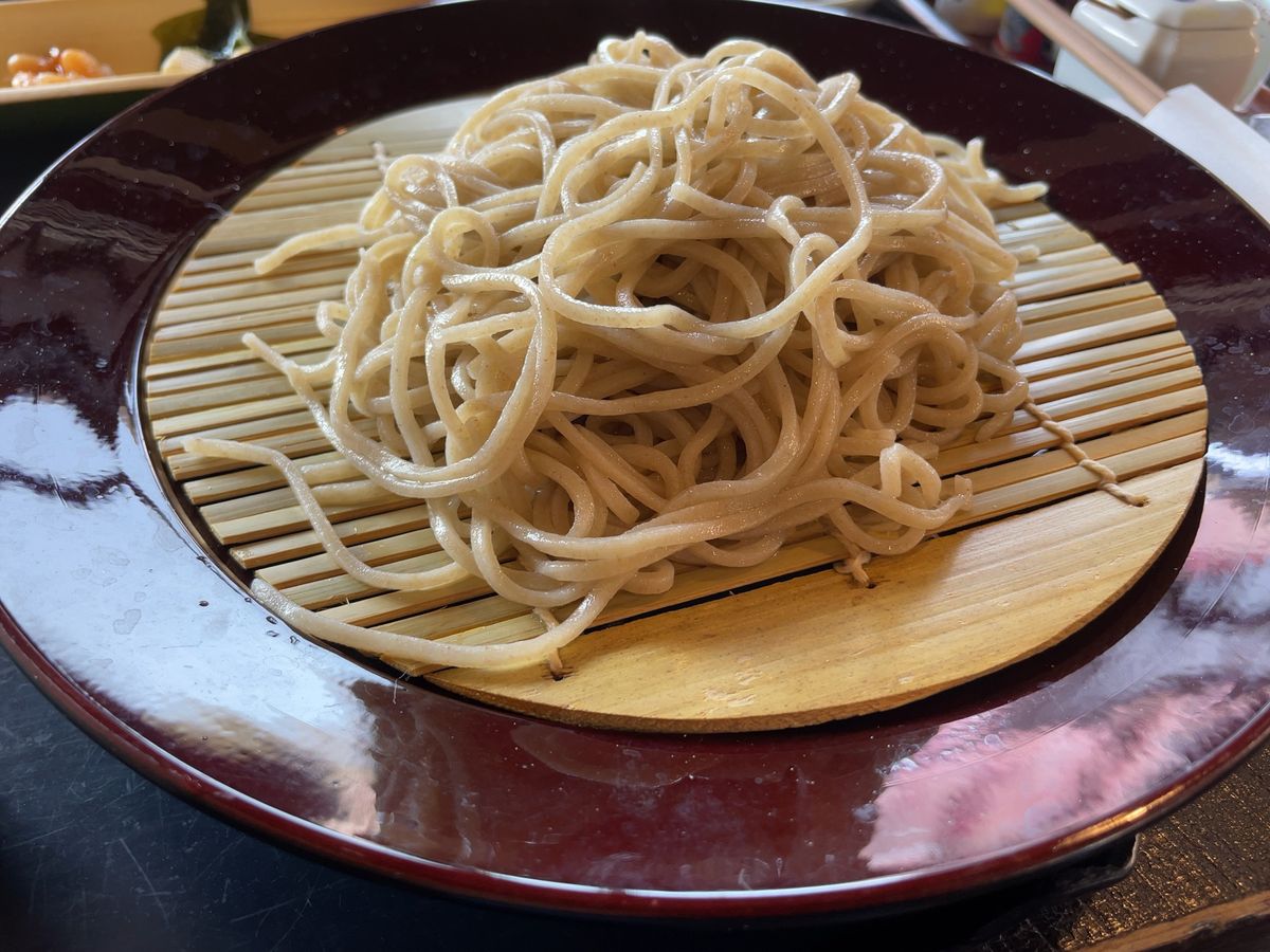 ランチはお堀端にある蕎麦屋さん