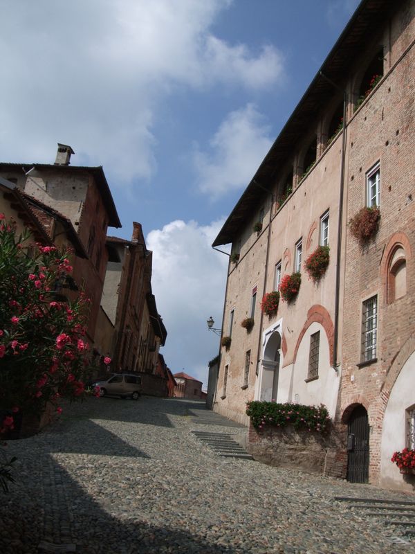イタリア・サルッツォ「ピエモンテ州サルッツォ」の写真：サルッツォの街並み
急な坂が多くて歩くの...