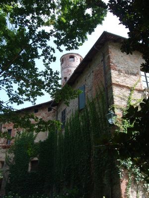 サルッツォから2、3キロ離れたマンタという小さな街の丘の上に中世貴族の城館...