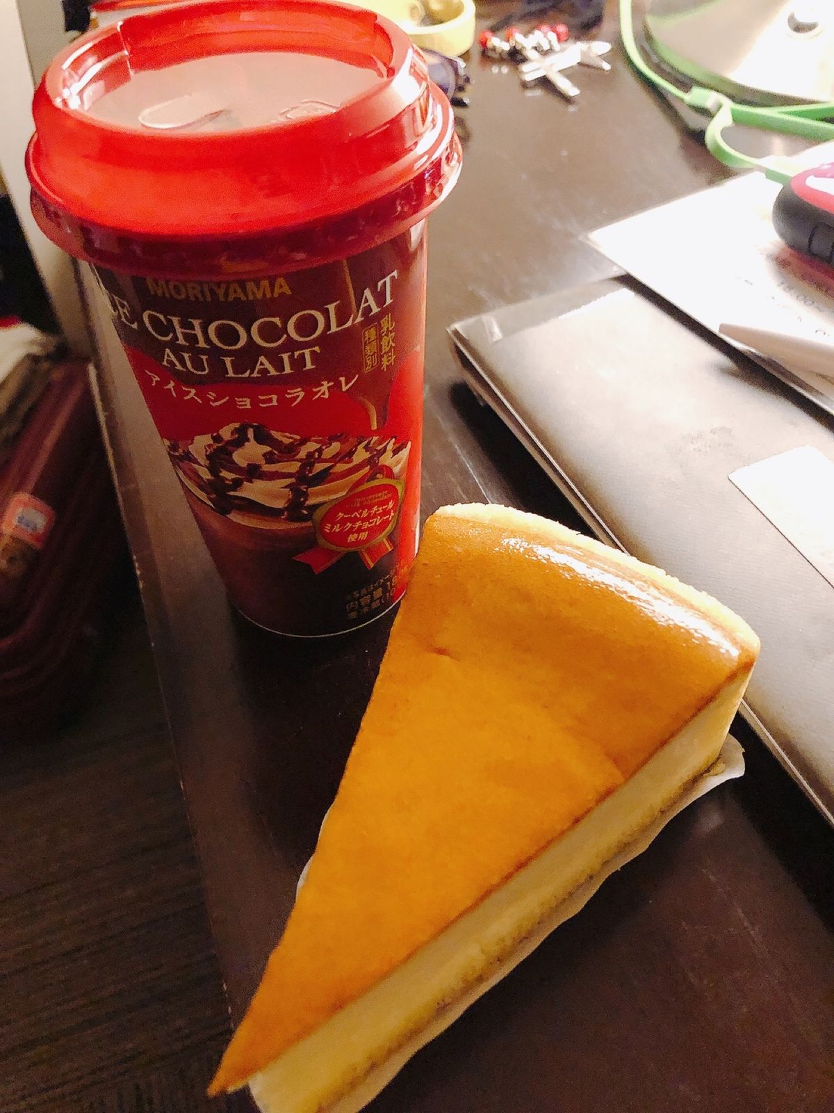 泊まるホテル

少し時間が出来たので久々に本呼んだり、好きなチーズケーキ食...