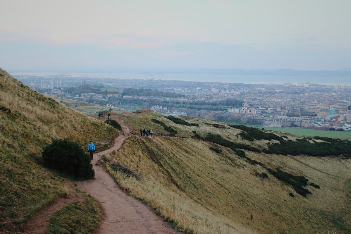 ②翌日は朝からまずエディンバラ城へ！🏰
新市街の方のホテルだったけど旧市街...