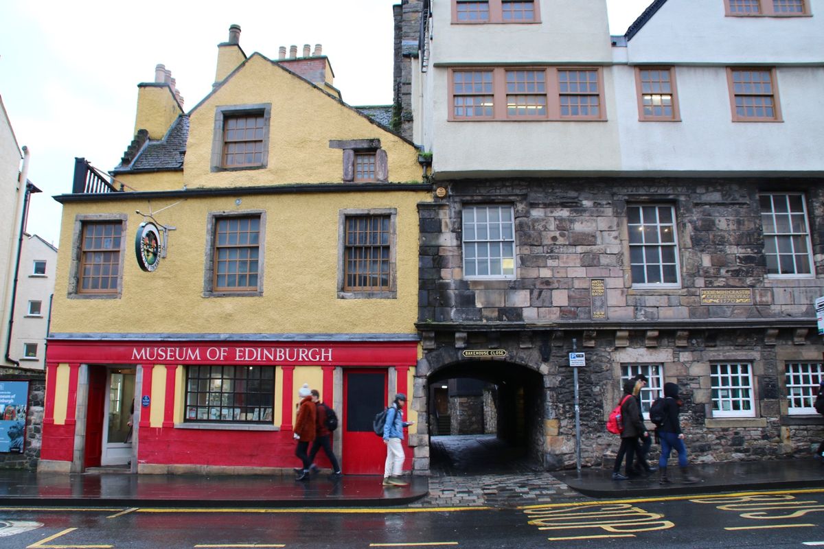 12 旧市街と新市街
1枚目のmuseum of Edinburghは無料...