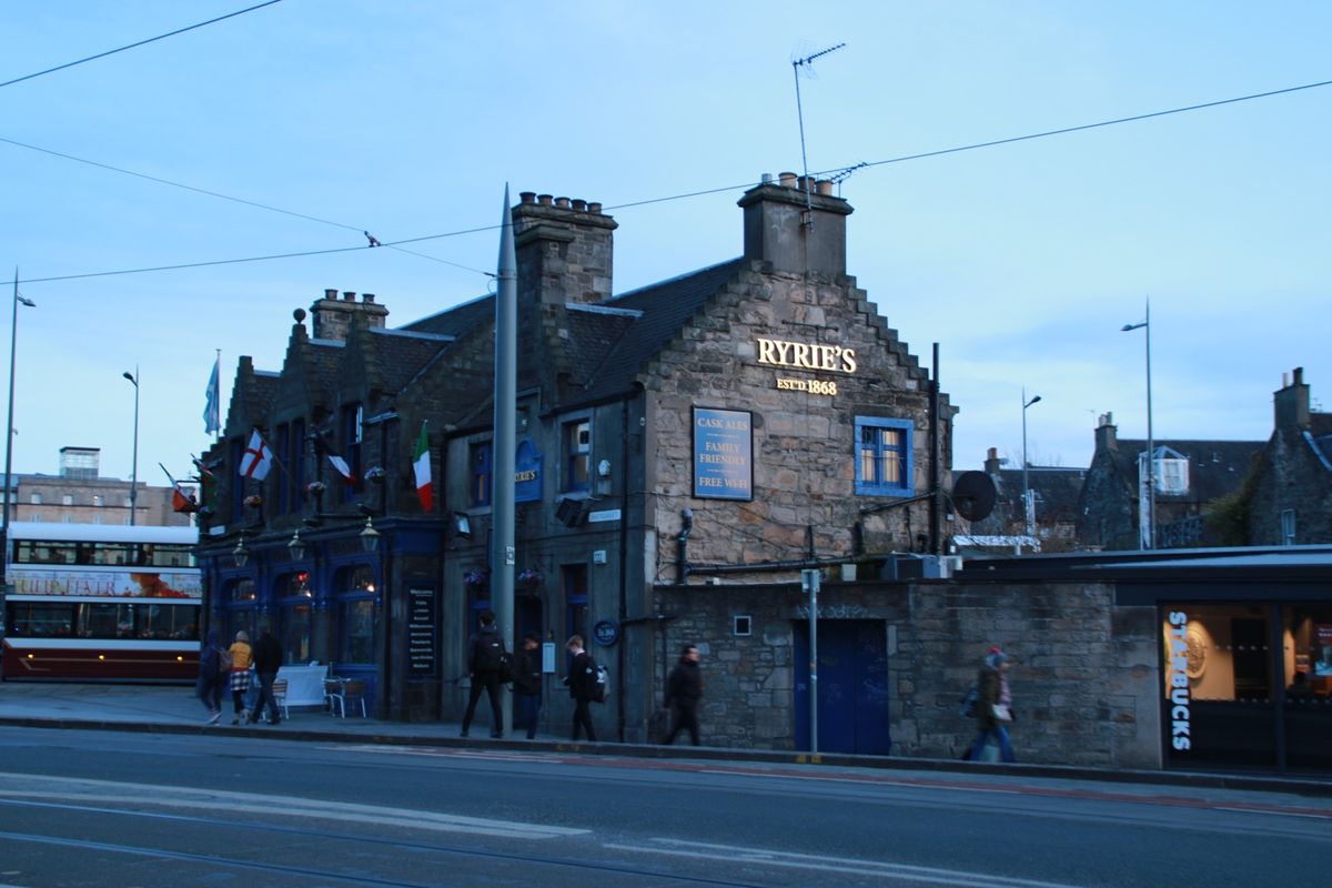 ①2018年12月12日に関空よりエミレーツで出発✈️
ほぼ丸一日かけてス...