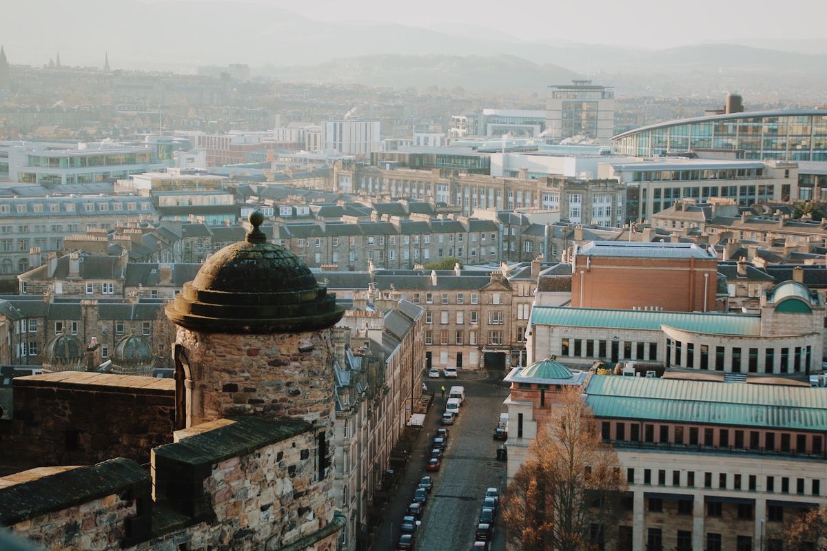 ②翌日は朝からまずエディンバラ城へ！🏰
新市街の方のホテルだったけど旧市街...
