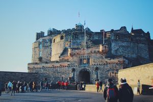 ②翌日は朝からまずエディンバラ城へ！🏰
新市街の方のホテルだったけど旧市街...