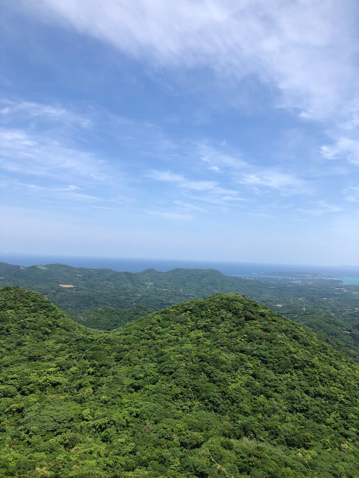 5月3日
今日は嘉津宇岳（かつうだけ）へトレッキング。
絶景にちむどんどん...