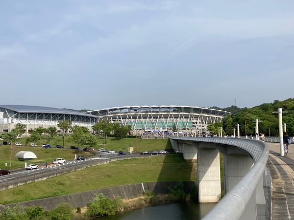 日本・静岡県「KAT-TUN 静岡」の写真：エコパアリーナ

愛野駅のポスター嬉しか...