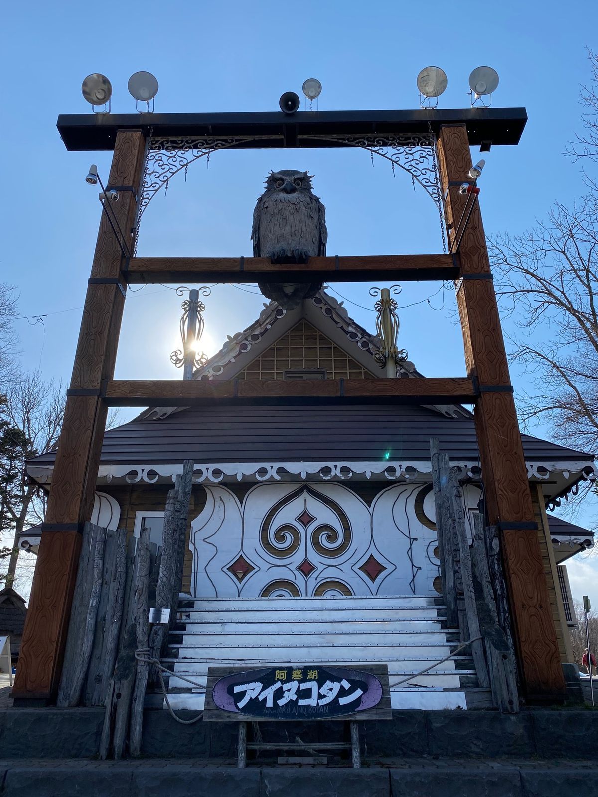 阿寒湖でお土産買ったり、アイスを食べたり。