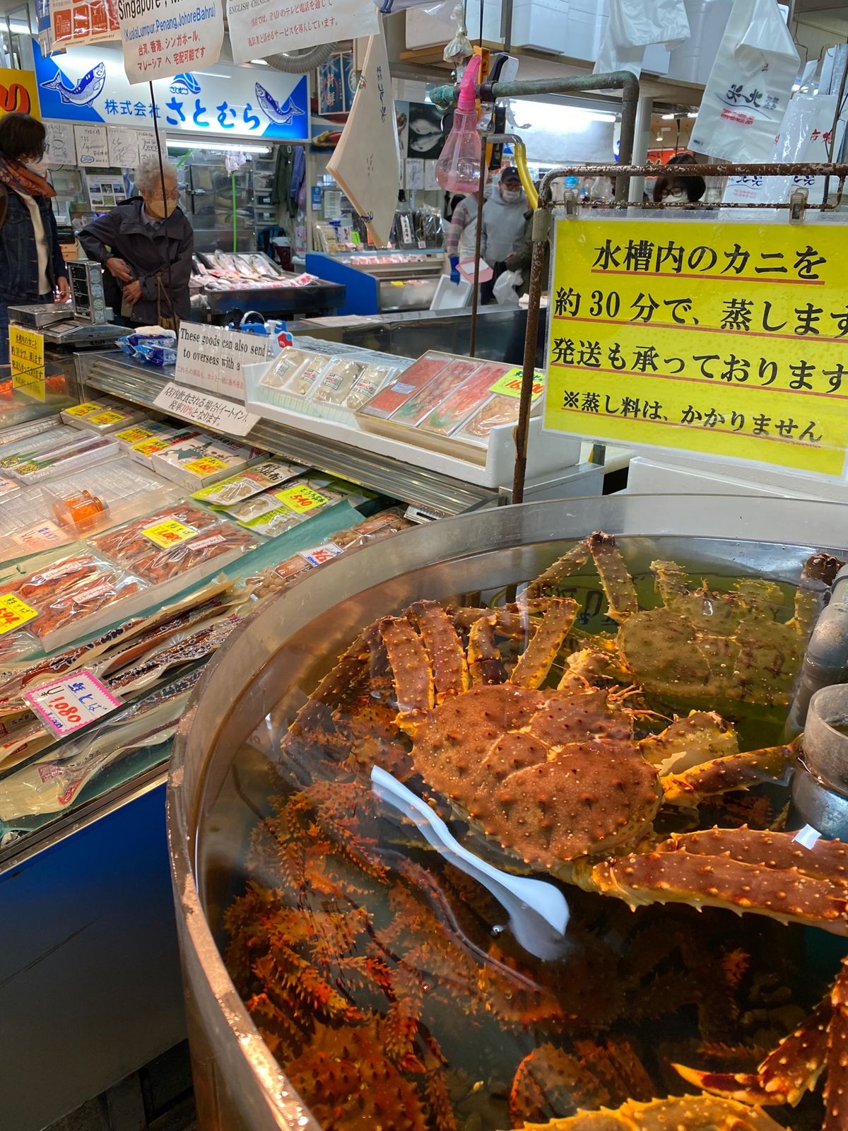 釧路の和商市場へ。
ランチは好きなネタを選んで丼にのせてもらう勝手丼を食べ...