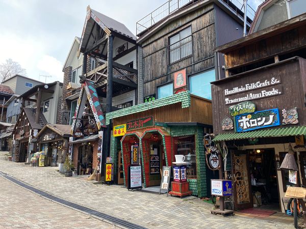 日本・北海道「北海道　知床•羅臼ドライブの旅🚗💨」の写真：阿寒湖でお土産買ったり、アイスを食べたり。