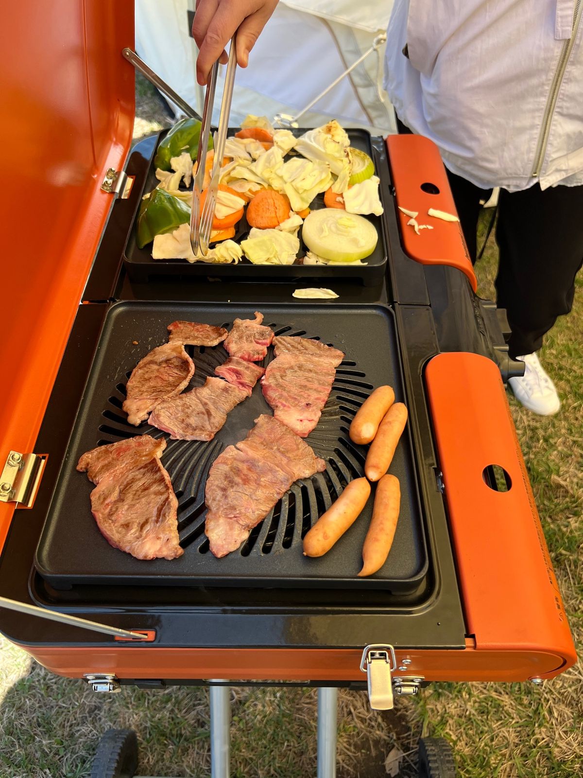 イーストのさらにイースト側でBBQができる。

1人6000円なり

BB...