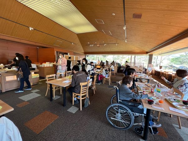 日本・軽井沢「プリンスホテル軽井沢のコテージに泊まってみる」の写真：朝ごはんはプリンスホテル軽井沢イーストの...