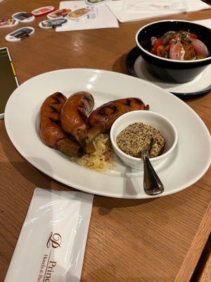 オールデイダイニング カルイザワグリル

洋食屋さん
色々頼んだけど美味し...