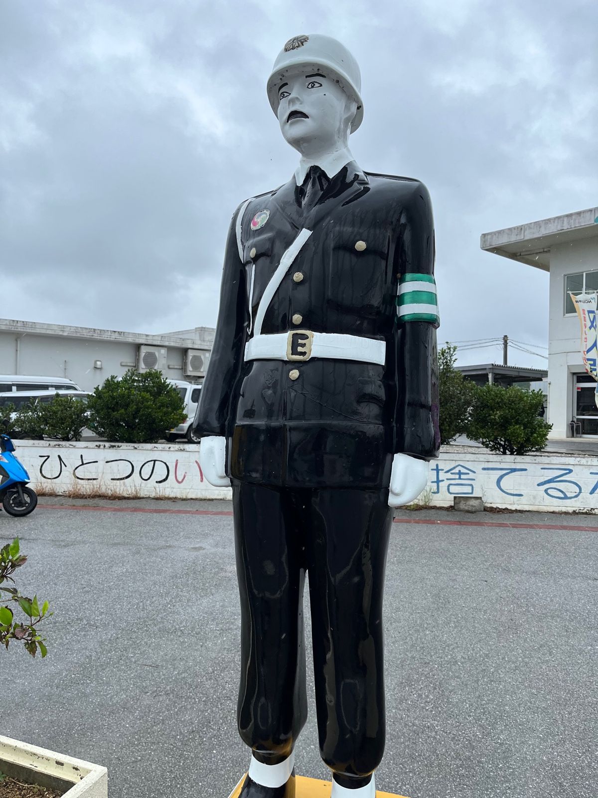 ニャンコが雨宿りしてました✨
ハンモックで揺られ。
土砂降りの中、まもるく...