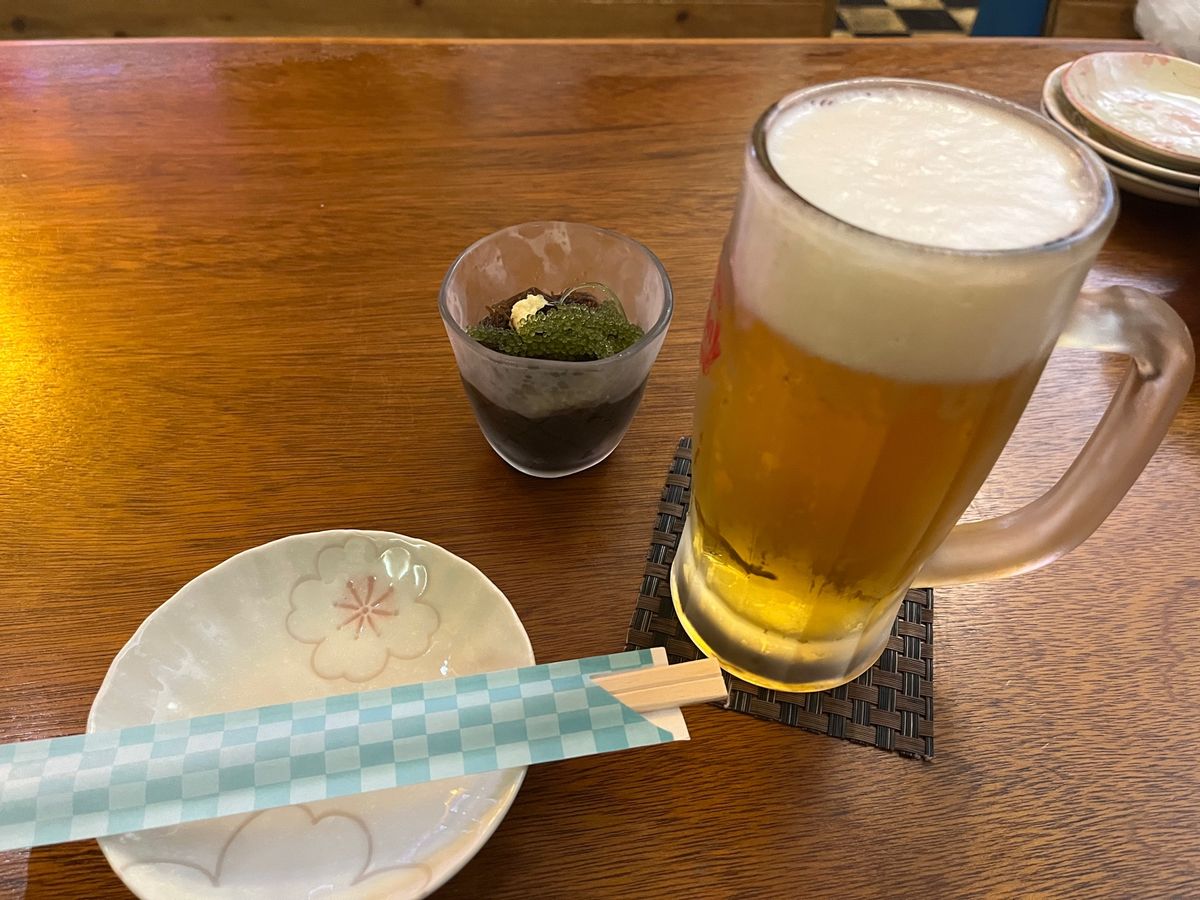 雨予報なので、窓側席でも雲で見えず。
1人居酒屋堪能！