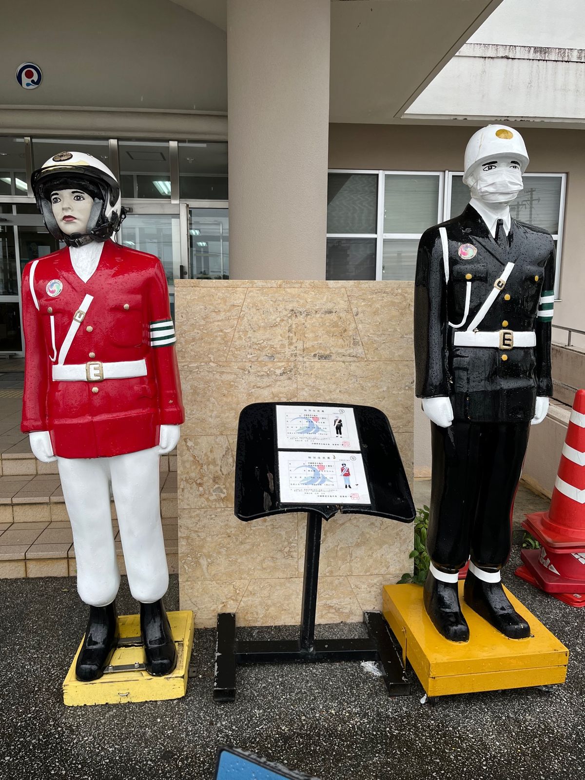 ニャンコが雨宿りしてました✨
ハンモックで揺られ。
土砂降りの中、まもるく...
