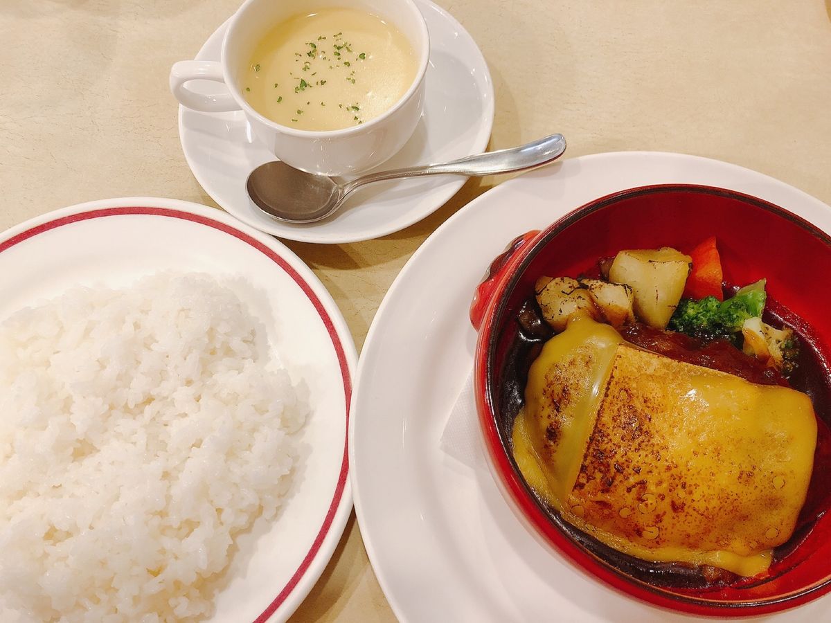 GWだからなのかキッチンカーとかが出店してた。
天気も良かったのでテラス席...