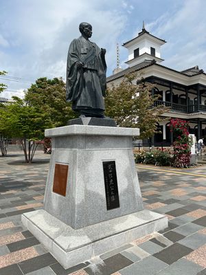 甲府駅北口
●藤村記念館（旧睦沢学校校舎）
●甲府　時の鐘と甲府城
●武田...