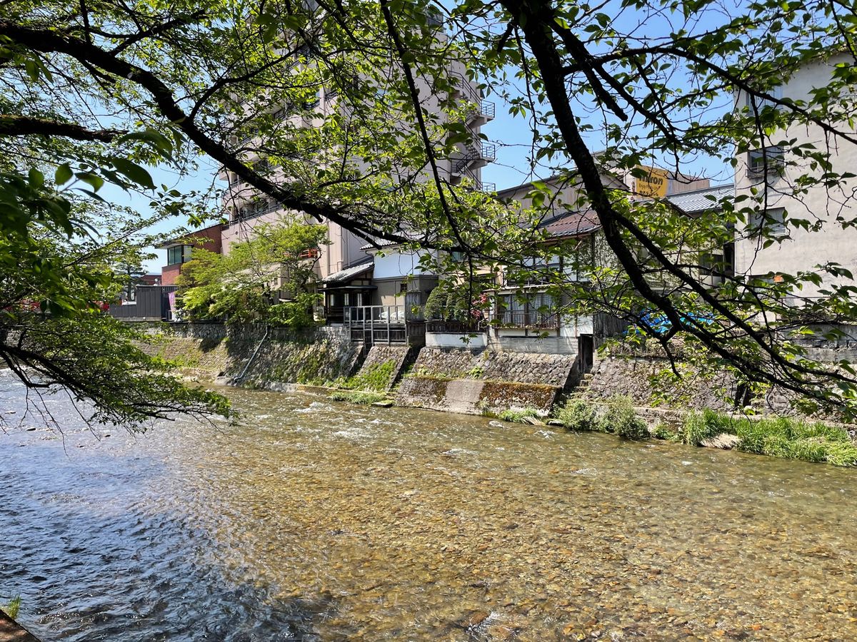 宮川の朝市やレトロな街並みを散策しました。