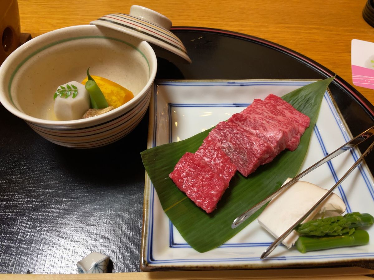 宿の夕食も大変美味しゅうございました。