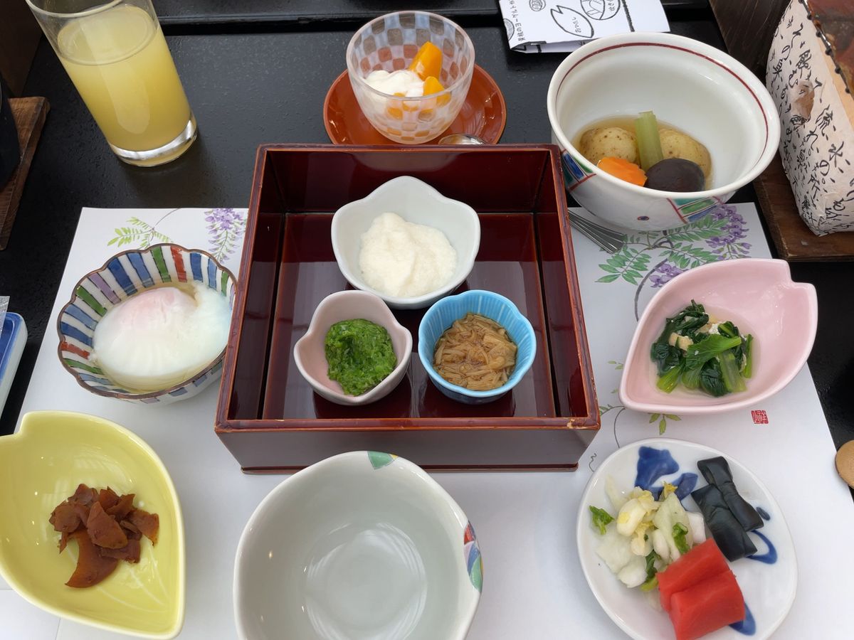 この日の朝ごはんはやっぱり朴葉味噌。ご飯が進みます。