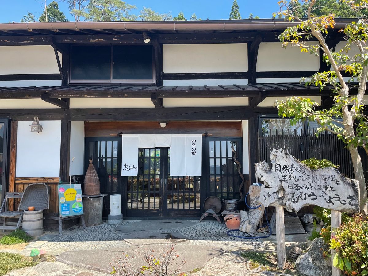 旅行最後のランチはミシュランプレートにも選ばれた郷土料理のお店。こんな田舎...