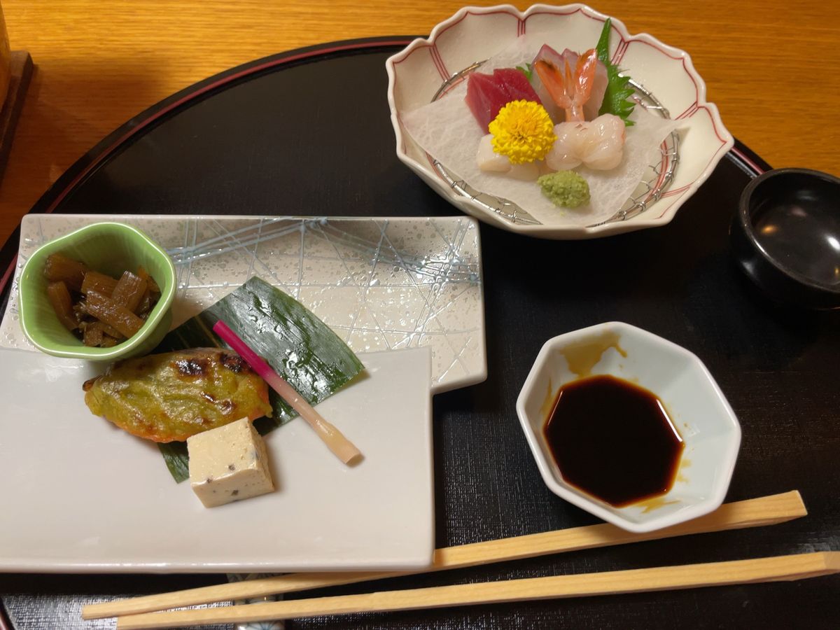 宿の夕食も大変美味しゅうございました。