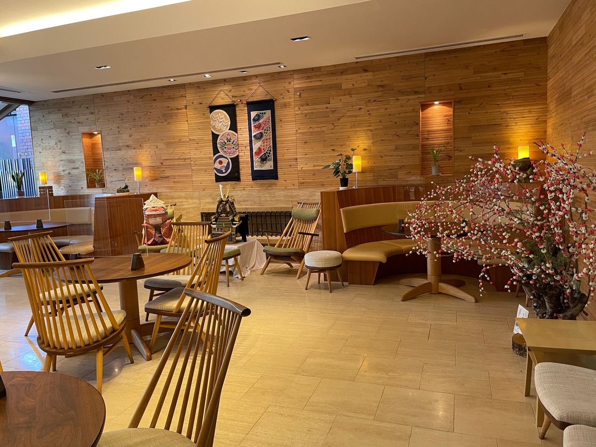 高山でのお宿は本陣平野屋。高山のフォトスポット、赤い欄干の中橋が部屋から見...