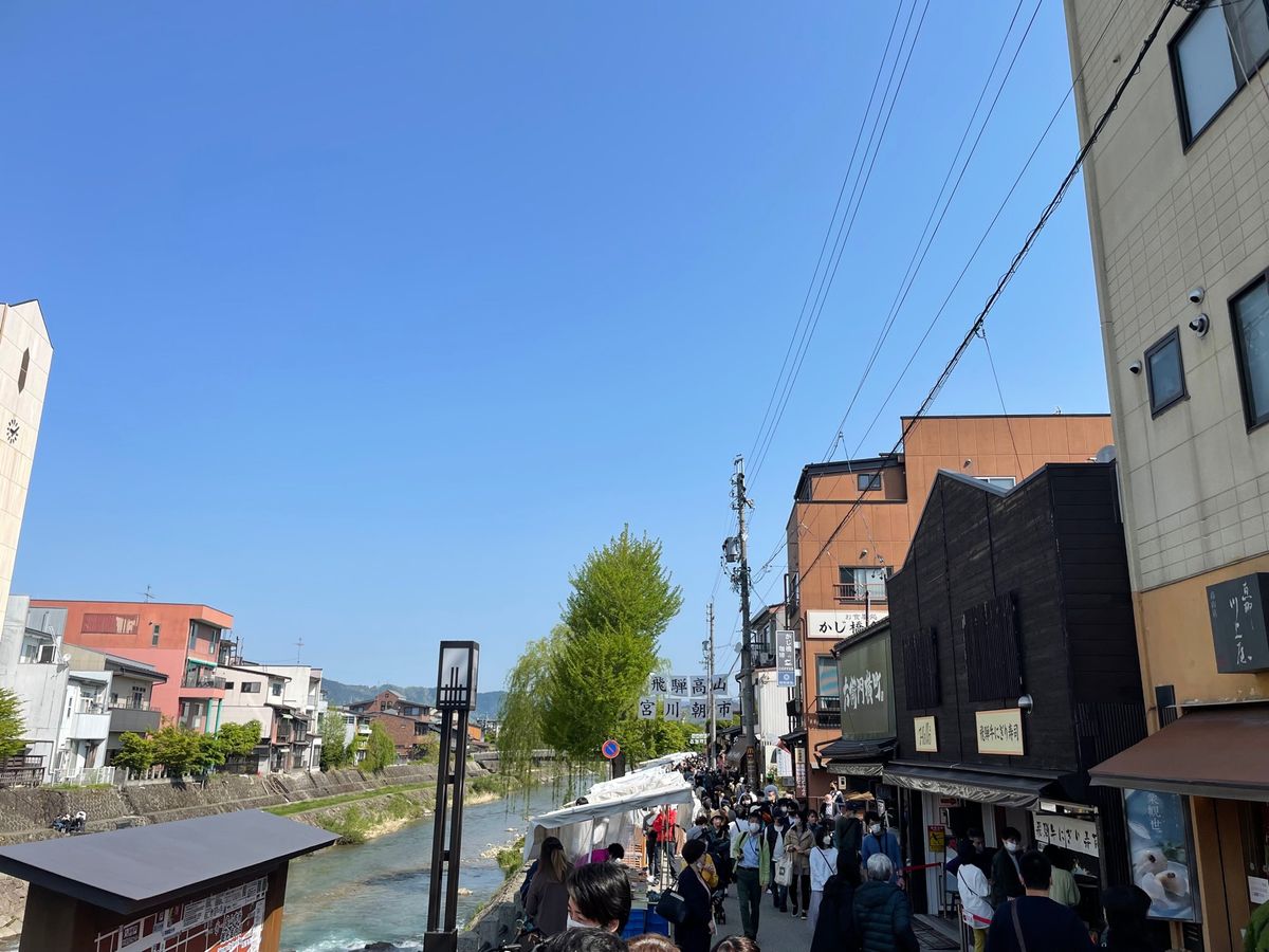 宮川の朝市やレトロな街並みを散策しました。