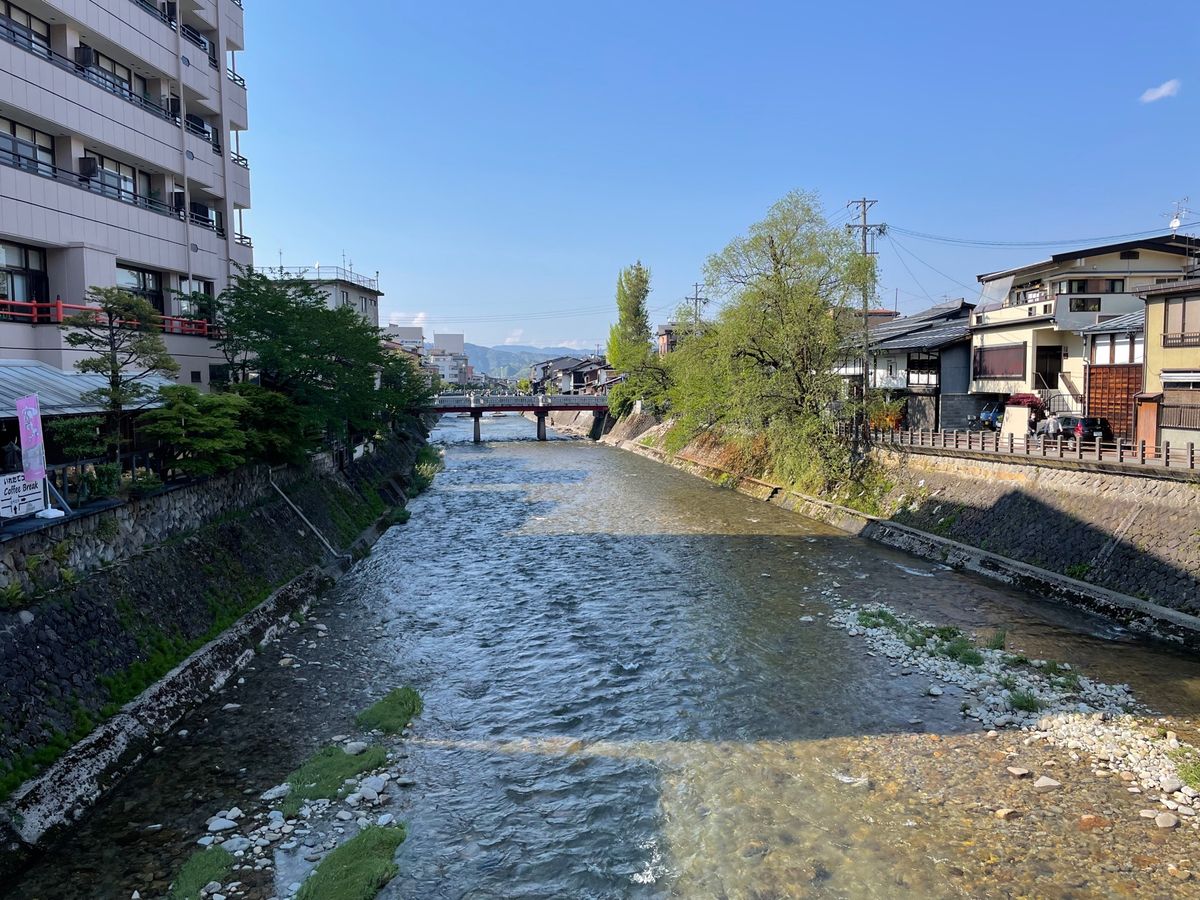 午後は高山市内を散策。古い町屋をリノベーションした喫茶店でわらび餅をいただ...