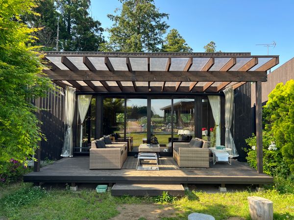 日本・千葉県「THE FARM（ザファーム）のコテージでグランピング！」の写真：15時にチェックイン
スパークリングワイ...