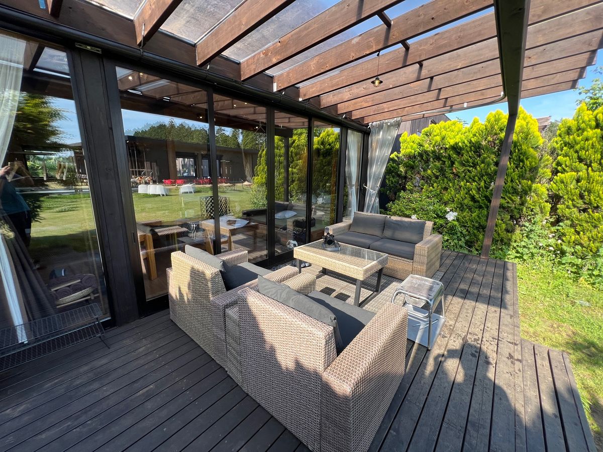 15時にチェックイン
スパークリングワインとクラフトビールをゲット
スマホ...