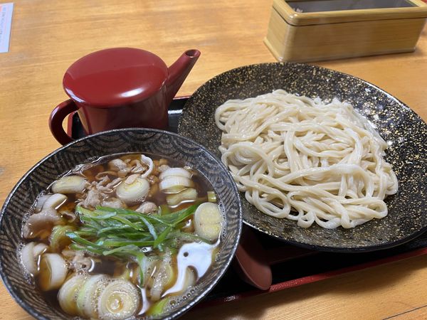 日本・埼玉県「全長100mジャンボこいのぼり🎏と加須うどん」の写真：加須うどんは「足踏み」「寝かせ」に時間を...