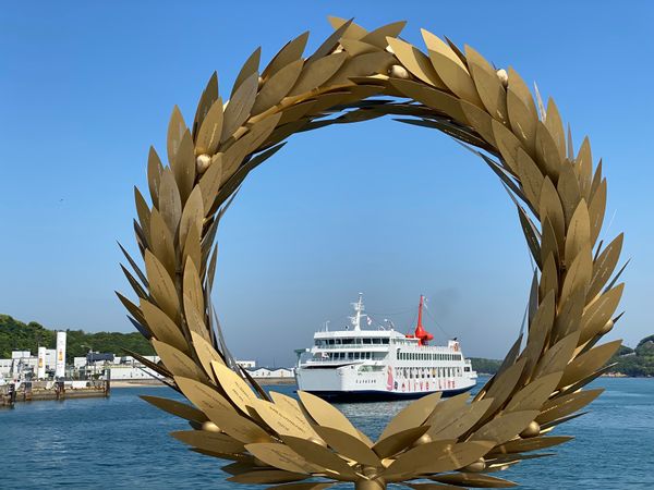 日本・香川県「香川旅！2泊3日！」の写真：小豆島へ高速艇で！
輪っかの中にヤドンフ...