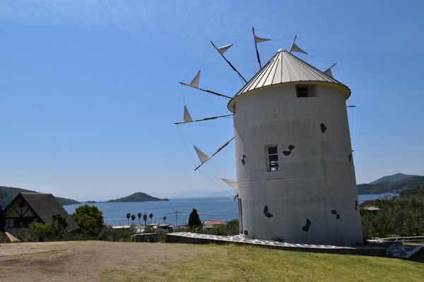 日本・香川県「香川旅！2泊3日！」の写真：オリーブ公園！

みんな箒借りて飛んでる...