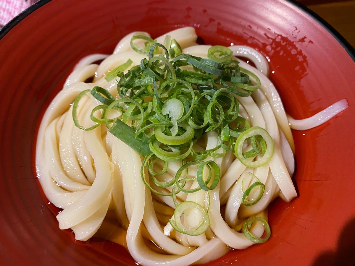 香川県のうどん！1杯目！
琴平のてんてこ舞さんでいただきました！
じゃこ天...