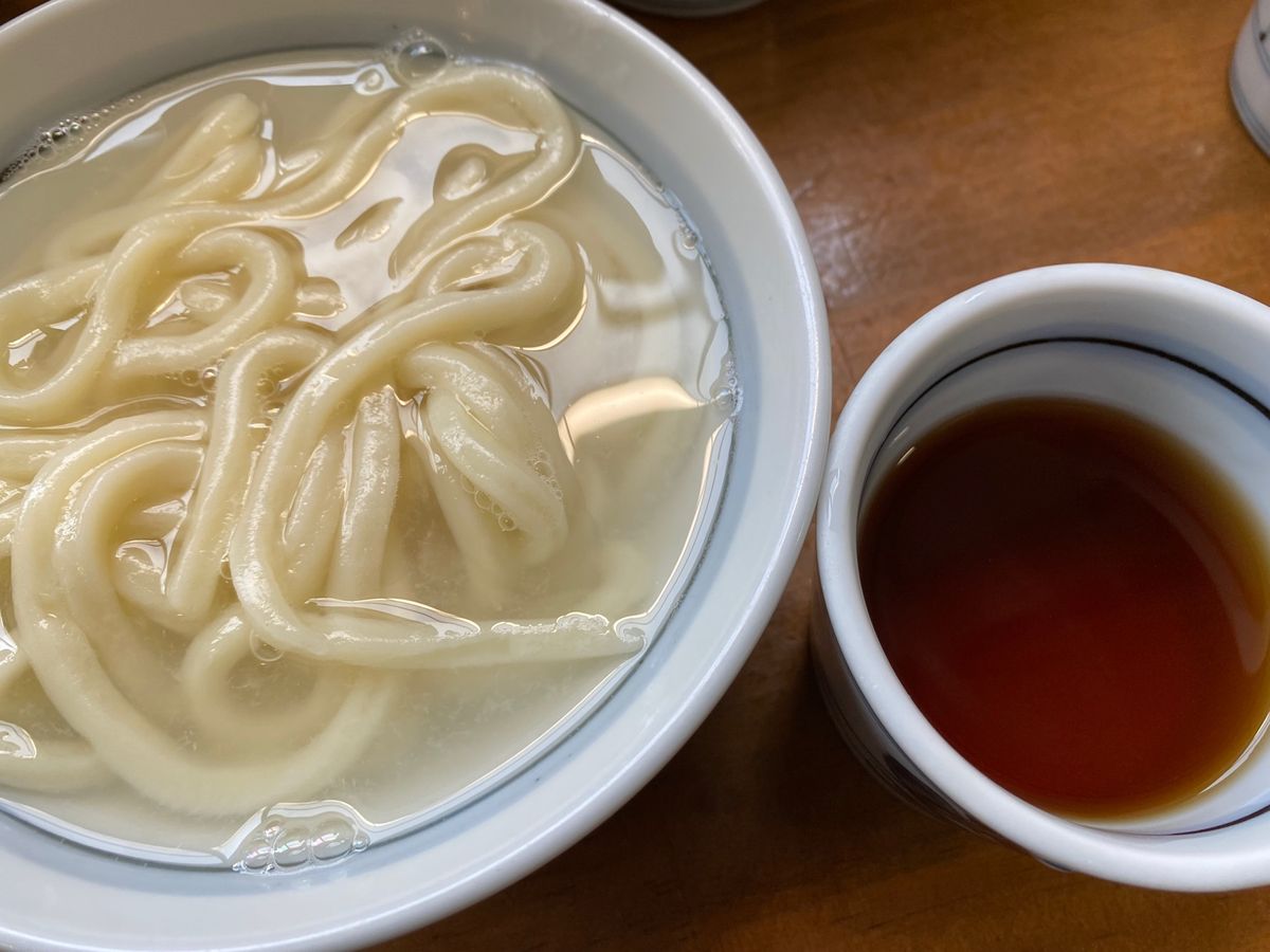 うどん！2杯目！
長田in香の香さんでいただきました！
釜揚げうどんと冷や...