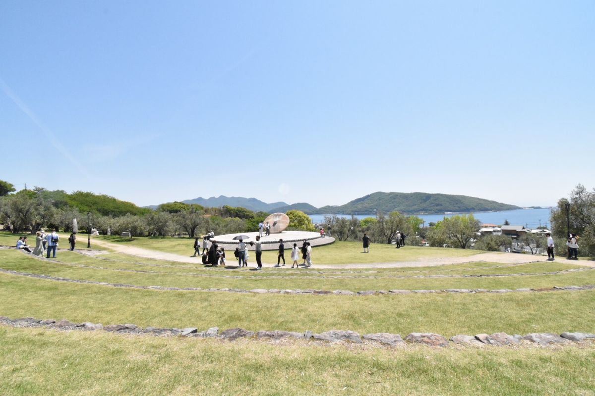 オリーブ公園！

みんな箒借りて飛んでる写真撮ろうとして、ぴょんぴょん跳ねてた！