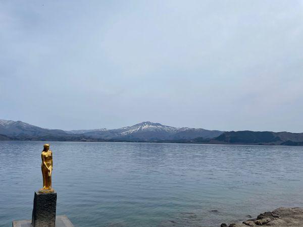 日本・田沢湖「駆け込み角館！」の写真：#田沢湖#たつ子像#水が碧い