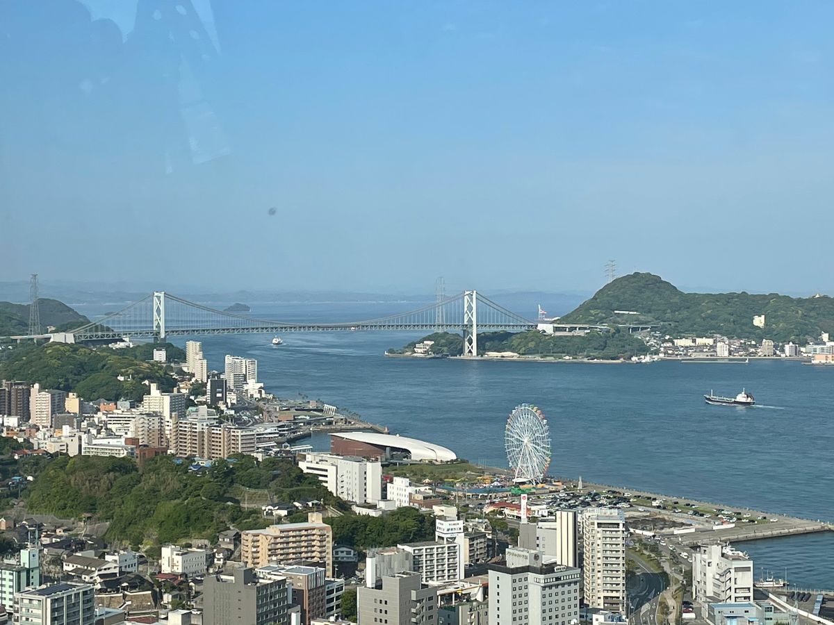 かなり汽車＆電車に乗ってやっと着いた下関。
まずは海峡ゆめタワーにのぼる！...