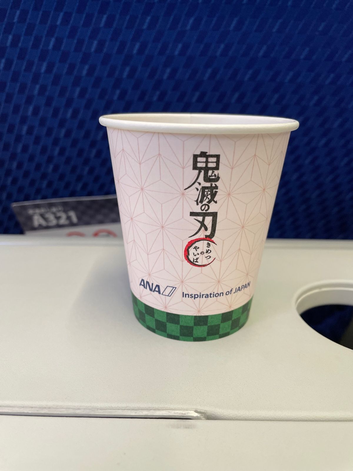 最後にロープウェイで鶴見山に登り、別府湾を見下ろす。やや曇ってた😞
ニャー...