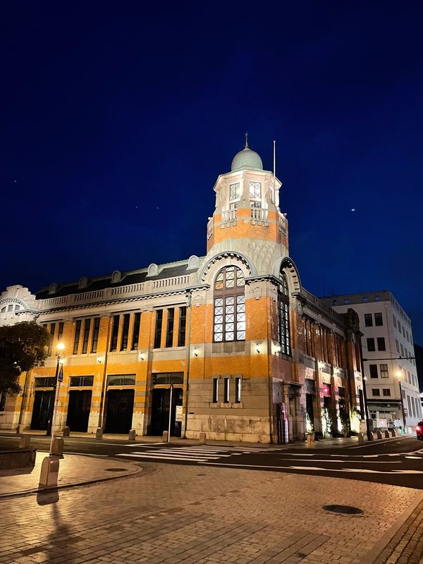 日本・山口県「関門海峡〜別府の旅」の写真：門司港レトロの夜景。
昼間は賑わってたけ...