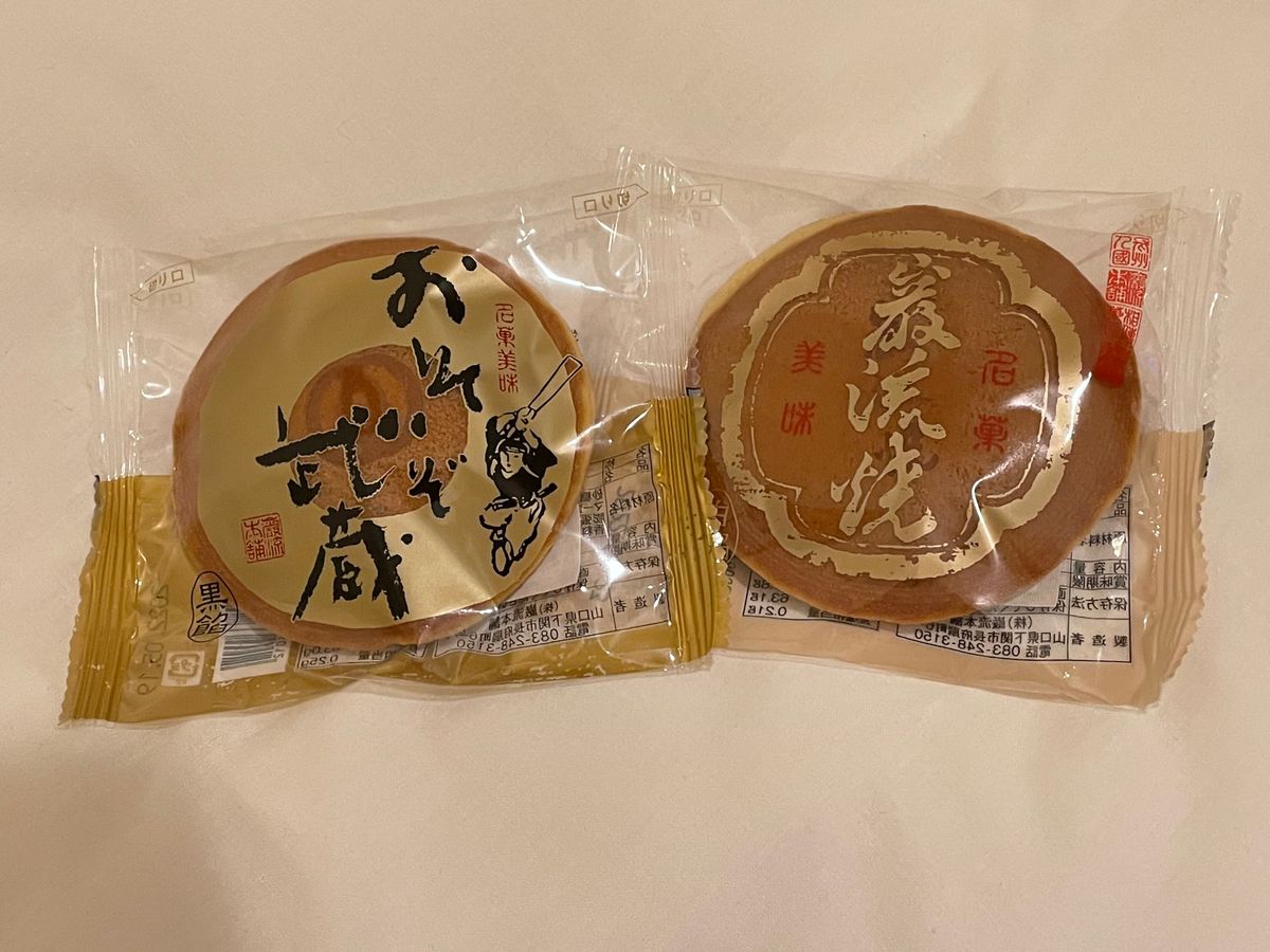 夕食はホテルでふく会席。
お腹はり裂けないように少なめのコースにしたのは正...